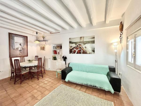 Spacious apartment near Roses Beach